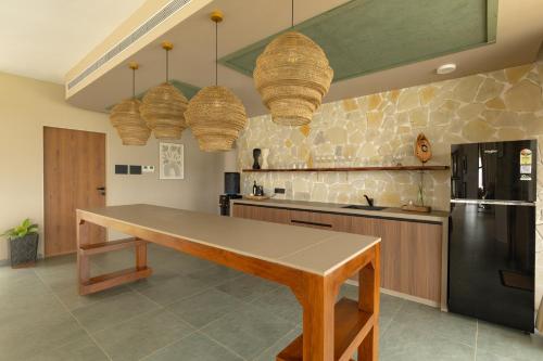 Η κουζίνα ή μικρή κουζίνα στο Amoha Villas