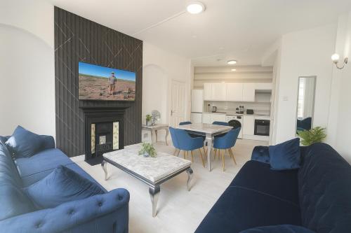 Foto Stylish 2 Bedroom Apartment in the Heart of Soho Walk to Cafes & Attractions! 1