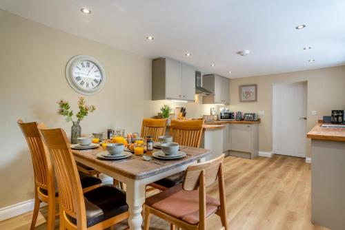 a kitchen and dining room with a table and chairs at 3 Bed in Reeth oc-l32438 in Reeth