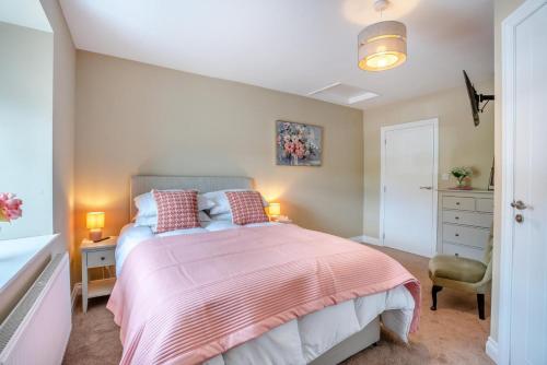 a bedroom with a bed and a desk and a chair at 3 Bed in Reeth oc-l32438 in Reeth