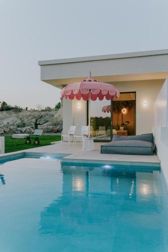 Piscine de l'établissement The Palms Concept Hotel Adults Only 16 Plus ou située à proximité