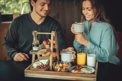 Afbeelding uit fotogalerij van Luxury Nordic Suite with Private Sauna and Panoramic Mountain Views in Stranda