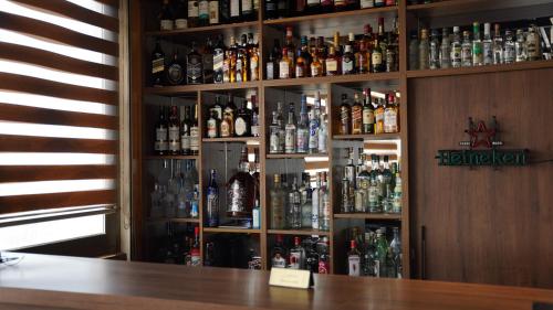 Ο χώρος του lounge ή του μπαρ στο KarlovyVary Hotel Ankawa