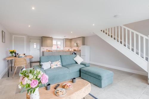 a living room with a blue couch and a table at 1 Bed in Marishes oc-l32536 in Kirby Misperton