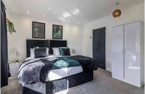 Ένα ή περισσότερα κρεβάτια σε δωμάτιο στο Large 3 Bed in Mansfield - Entire House