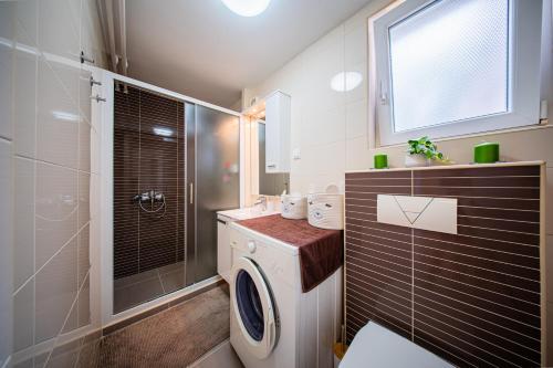 Zagreb 174 - 2 Bedrooms - Parking - New - Apartment - Flexible Keybox Entry - Modern - Monthly Rent - WiFi