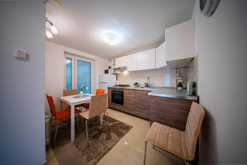 Zagreb 174 - 2 Bedrooms - Parking - New - Apartment - Flexible Keybox Entry - Modern - Monthly Rent - WiFi