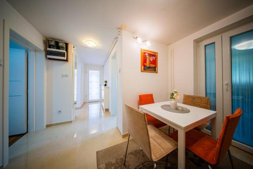 Zagreb 174 - 2 Bedrooms - Parking - New - Apartment - Flexible Keybox Entry - Modern - Monthly Rent - WiFi