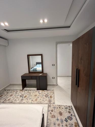 Ein Bett oder Betten in einem Zimmer der Unterkunft 2 BRs Chalet in Helnan Resort with access to the sea and Pools
