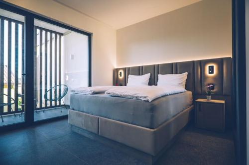 Cama o camas de una habitación en Emma Living - neue stilvolle Ferienwohnungen in Peschiera del Garda - nur 2 km vom Gardasee entfernt