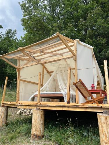 a tent on a wooden platform in a field at La casetta delle stelle - relax e riservatezza a 550m di quota in Langhirano