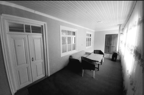 a living room with a couch and a table and a door at Ulduzlu ev in Sheki