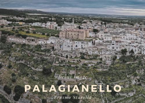 an aerial view of a city with buildings at La Civetta in Palagianello