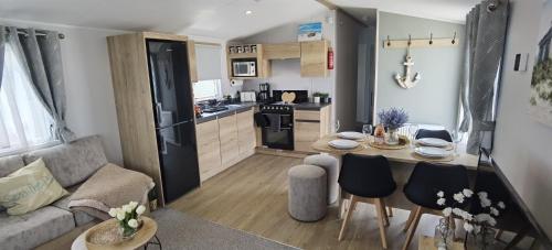 Η κουζίνα ή μικρή κουζίνα στο Big Boss Caravan-Camber Sands,Sleep 8, Free Wi-Fi, Netflix, Parking