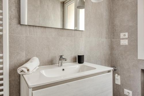 Hostmate - Milano - Imperia's Serenity - Romolo