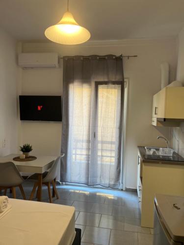 Кухня или мини-кухня в Hermanos City Apartment's
