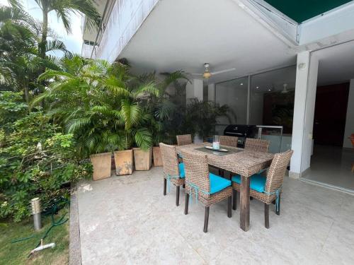 Taman di luar Amplio y cómodo apto para 6 a Max 12 personas con piscina privada en Laguna Club