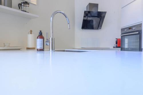 a white kitchen with a sink and a microwave at Best Stay Copenhagen Apartment 1550 in Copenhagen