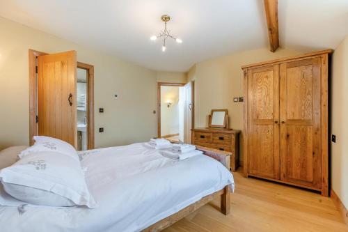Ένα ή περισσότερα κρεβάτια σε δωμάτιο στο 4 Bed in Talybont oc-y32384