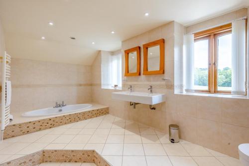 Ένα μπάνιο στο 4 Bed in Talybont oc-y32384