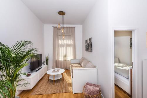 Piano Apartment