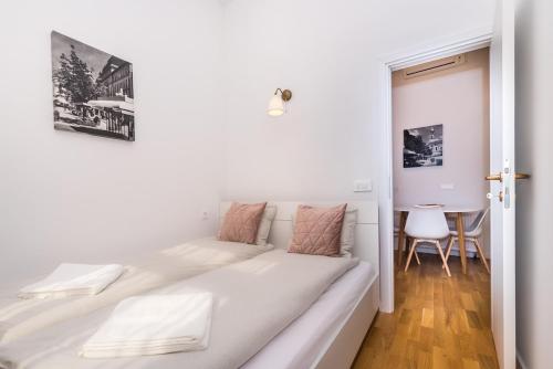 Piano Apartment