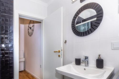 Piano Apartment