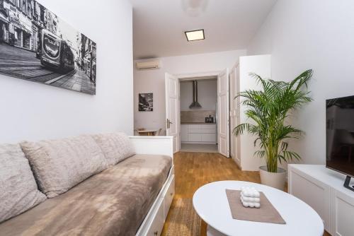 Piano Apartment