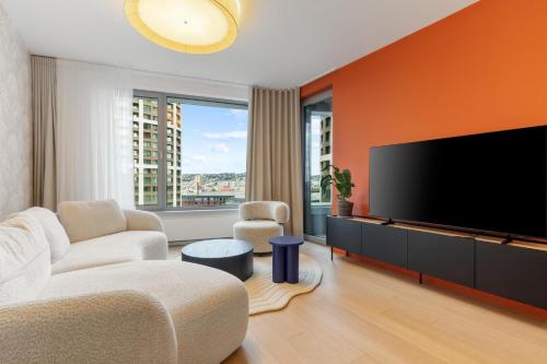 SkyPark Apartment with City Views Free Parking