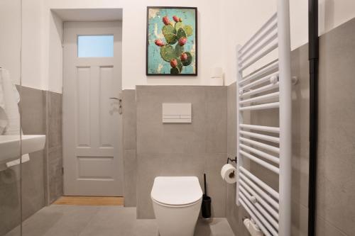 Ένα μπάνιο στο Zentrale Apartments I home2share