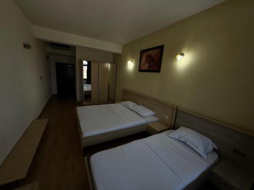 Una cama o camas en una habitación de GOT Prizren Hotel