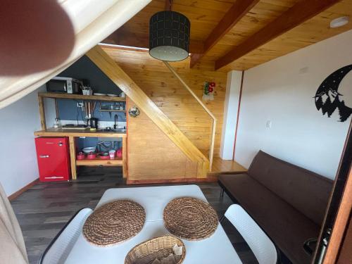 a living room with a couch and a table at Luz de Luna Antilhue in Valdivia