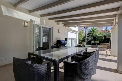 Stunning 5 Bedroom Villa in Puerto Banus with Pool