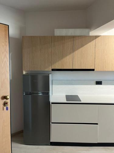 Η κουζίνα ή μικρή κουζίνα στο Emera Apartments