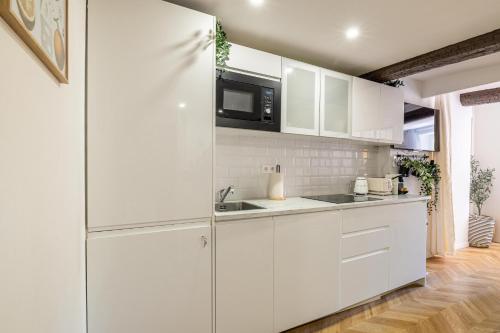 Two suites with AC in the heart of Old Nice, each with its own entrance