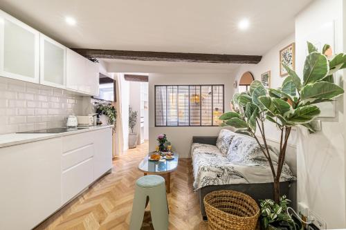 Two suites with AC in the heart of Old Nice, each with its own entrance