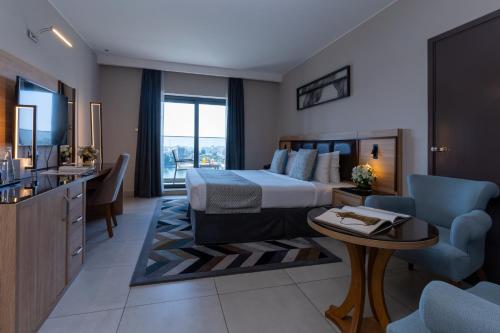 a hotel room with a bed and a bathroom at Hotel Holiday International in Sharjah