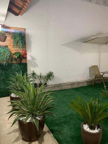 Kolam renang di atau dekat dengan Home 1 min from University Hospital