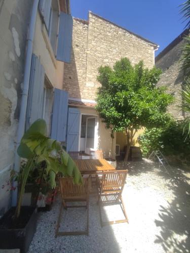 Clim et extérieur entre mer, garrigue et réserve africaine