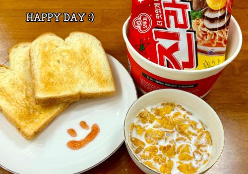 ゲストハウスの敷地内または近くでの食事または食べ物