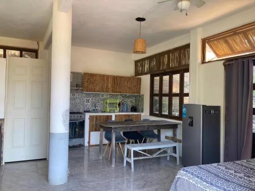 Η κουζίνα ή μικρή κουζίνα στο Casa Mazunteña
