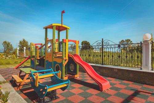 Ο χώρος παιχνιδιού για παιδιά στο Sunny Castle Hotel - All Inclusive, Beach and Free parking
