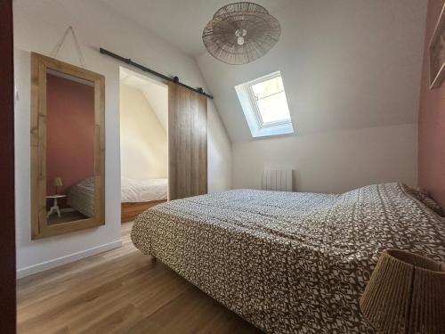 En eller flere senge i et værelse på Maisonette