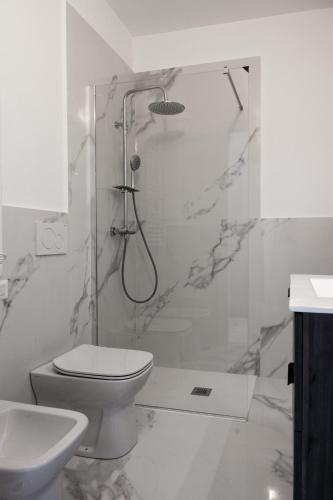 Ένα μπάνιο στο Liliya Rooms