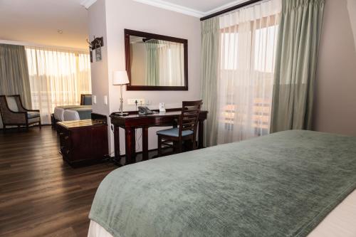Katil atau katil-katil dalam bilik di Premier Hotel Pretoria