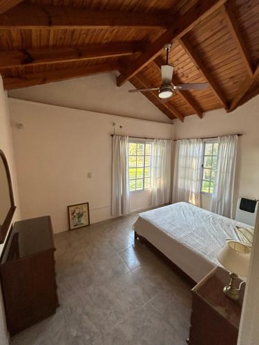 Ένα ή περισσότερα κρεβάτια σε δωμάτιο στο Casa Quinta La Carmina