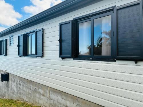 Το κτήριο όπου στεγάζεται  η παραθεριστική κατοικία