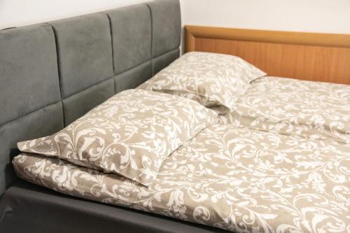 Posteľ alebo postele v izbe v ubytovaní Tip-Top Apartman Ház