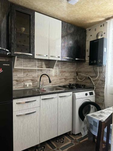 Una cocina o cocineta en Cozy Ninis Retreat