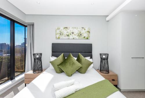Una cama o camas en una habitación de The Park Central Residence - WITH GENERATOR